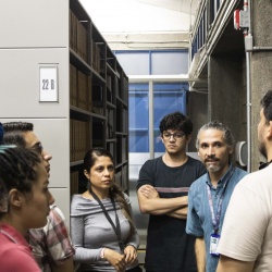 Visita del grupo 01 del curso BI3005 Desarrolo de Colecciones a AUROL