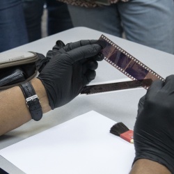 Taller de Identificación de procesos fotográficos para la prevención y conservación de colecciones fotográficas - Día 02